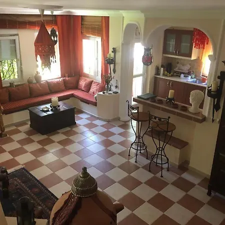 Villa Side Villa *